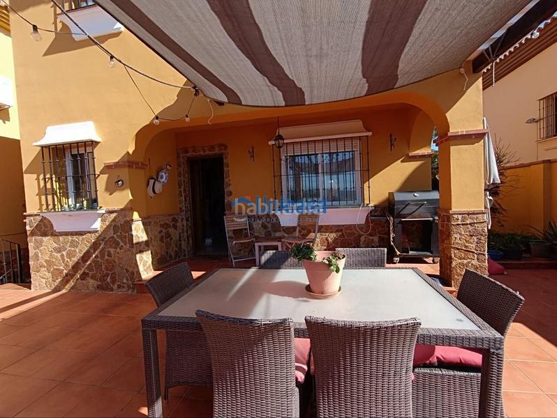Foto fc8098cc-d998-4fb6-a035-ce8bc5275520. Chalet gran chalet independiente en zona el chaparral, puerto de la torre en Málaga