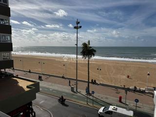 Pis a Paseo Marítimo - San José - La Laguna. Piso en venta en cádiz