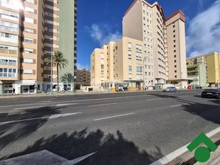 Local Comercial a Paseo Marítimo - San José - La Laguna. Local comercial en venta en cádiz
