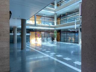 Miete Büro  Carrer pablo iglesias. Local d'oficines a l'edifici de vidre de mataró.