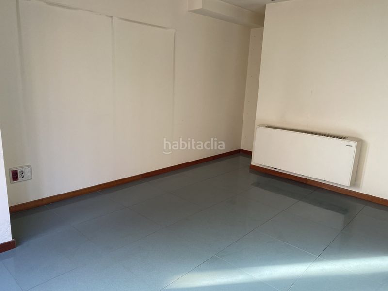 Foto b40e1bd5-e1ac-4de7-be3c-024ecd342b7b. Miete büro in Centre Vic
