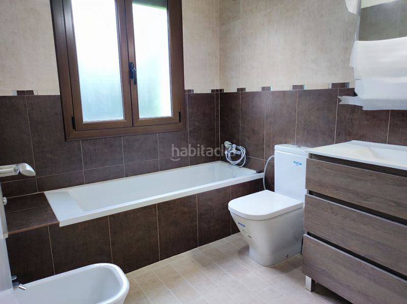 Foto 4a4d0899-babd-4d59-bdb7-ae3ee3feb551. Casa amb aparcament a Seva