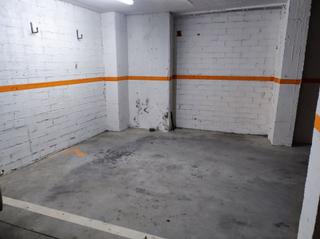 Aparcament cotxe a Torelló