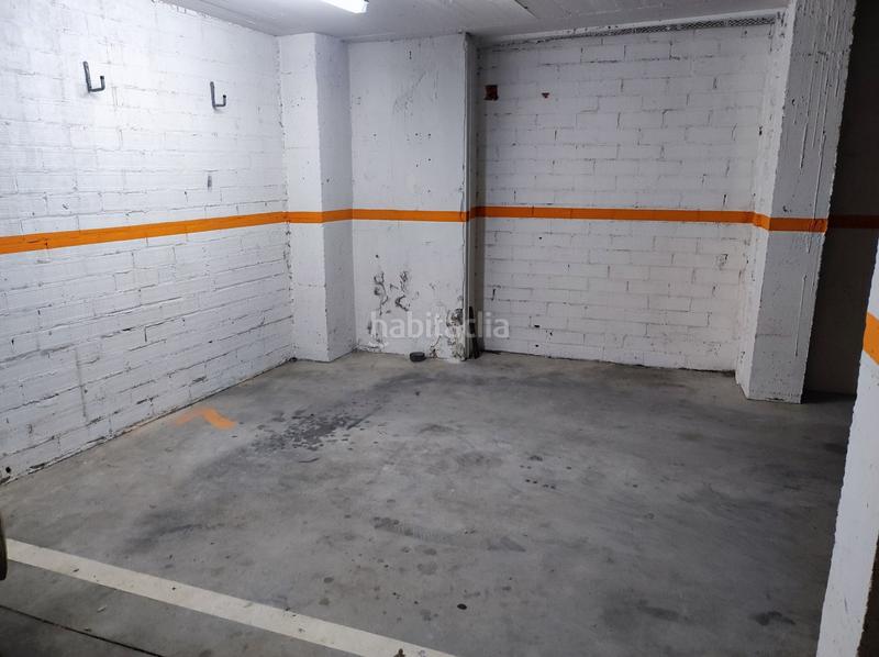 Foto a84db189-8c9b-4d13-a925-38eaae946541. Aparcament cotxe a Torelló