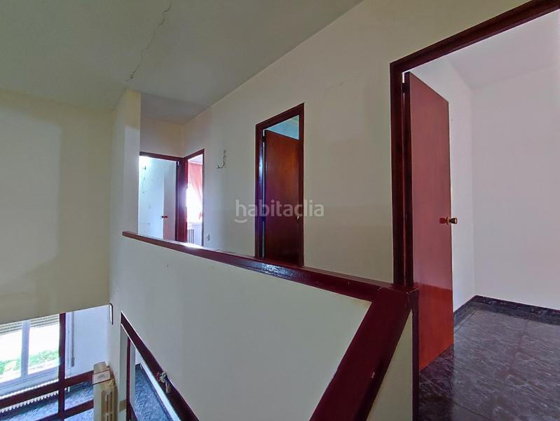 Foto 38b0f40d-17db-405f-80bb-6f73118e9052. Casa adossada amb calefacció aparcament a Torelló