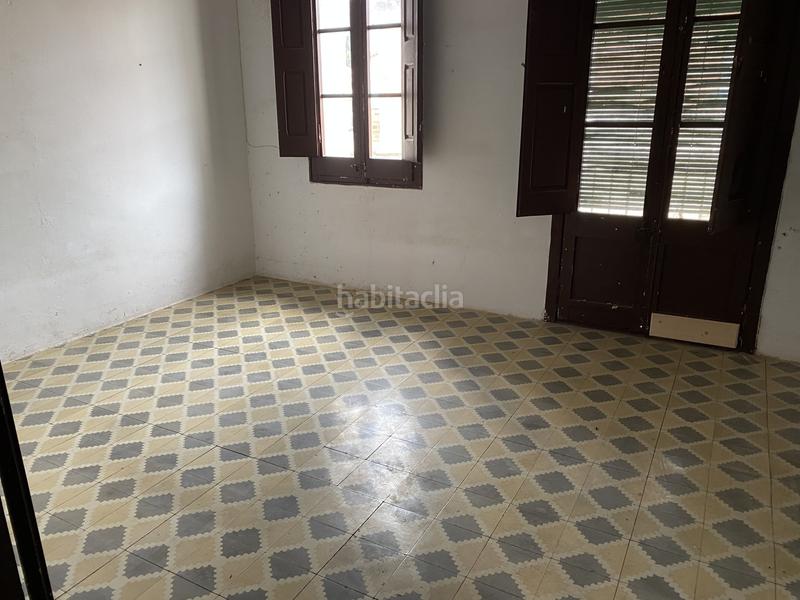 Foto 3ce3fbd1-33f3-44cd-918f-1835d4f6634f. Édifice dans Torelló