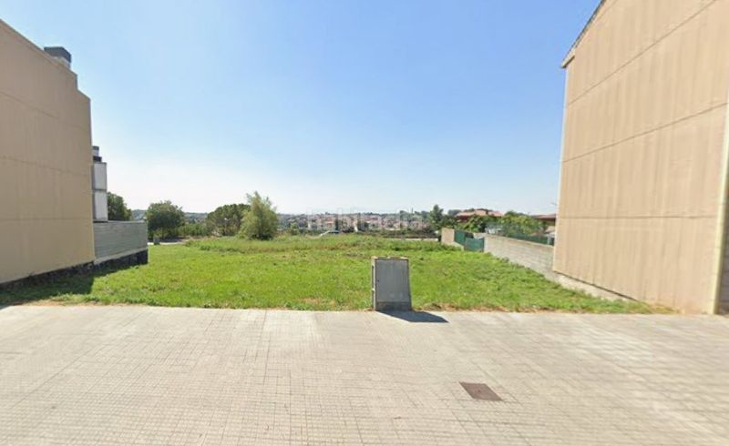 Foto cbd1eb6f-bf46-4b4d-988a-6bdf3af081f5. Terreny residencial a Torelló
