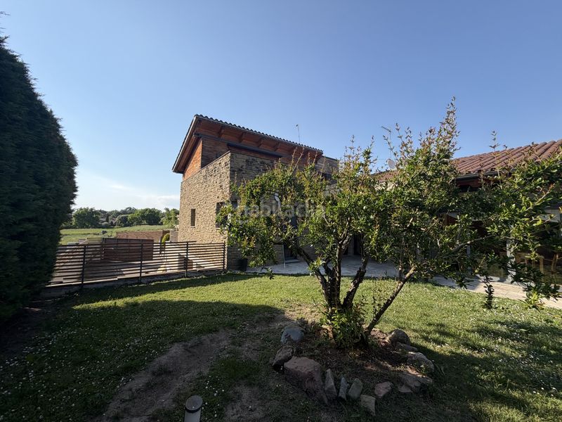 Foto bc9499d0-0f87-4e27-be51-47b2a6de64ed. Casa amb calefacció aparcament piscina a Sant Julià de Vilatorta