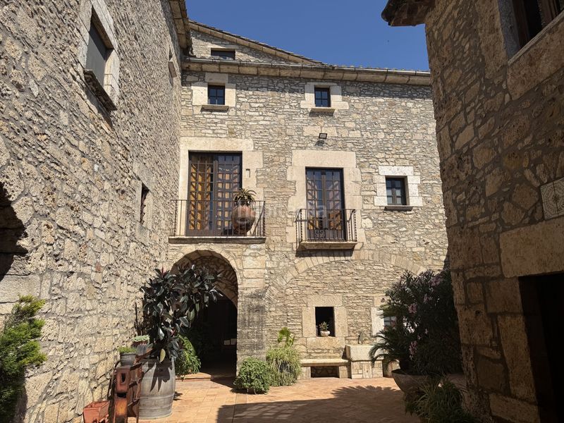 Foto 0c9712e1-36a5-4b2d-8545-52318bd4b652. Masia amb calefacció aparcament a Banyoles