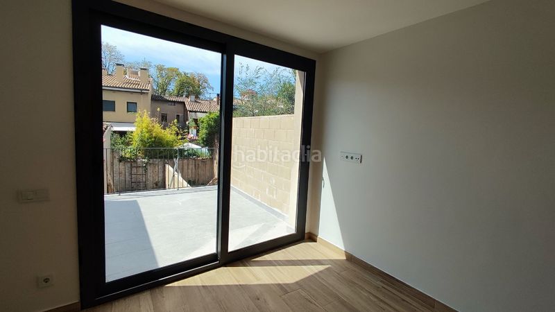 Foto bed04615-f1c5-4b93-8128-5bb07172d5fc. Edificio in Torelló