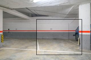 Aparcament cotxe a Can Tintorer-Can Tries. Nº de plaza 106