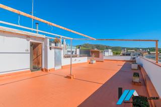 Pis a La Roureda. Piso 4 habitaciones con terraza de 120 m2