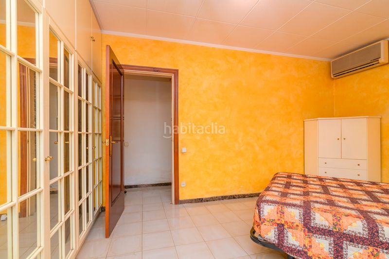 Foto 30e8f4ca-d6e7-40eb-8f5f-541a168ff002. Casa amb calefacció aparcament a Passeig Maragall Gavà