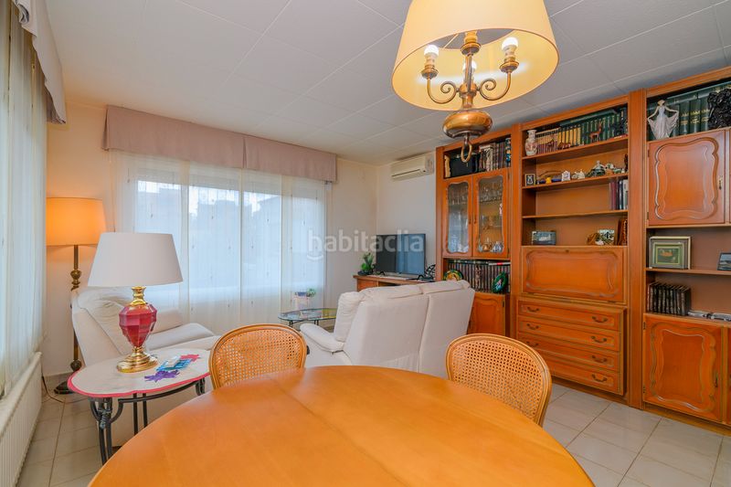 Foto a6fb23af-27d5-4910-9de8-e359ec3ec2c8. Casa amb calefacció aparcament a Passeig Maragall Gavà