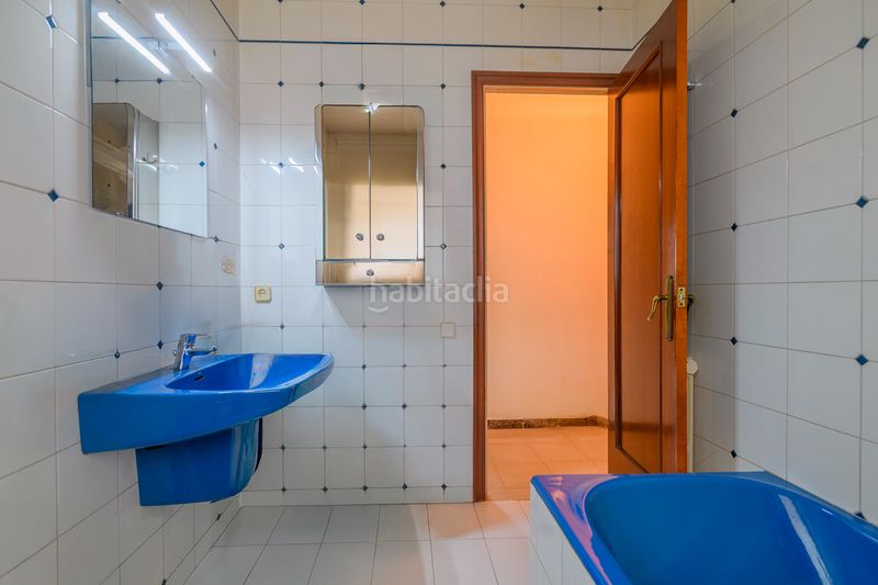 Foto ddf54421-ae37-4a78-84d5-428c5271ad41. Casa amb calefacció aparcament a Passeig Maragall Gavà