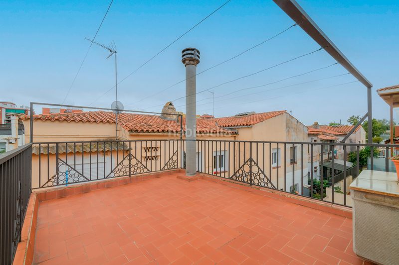 Foto e8de6378-ec90-4b1f-999c-e5c3e34db41a. Casa amb calefacció aparcament a Passeig Maragall Gavà