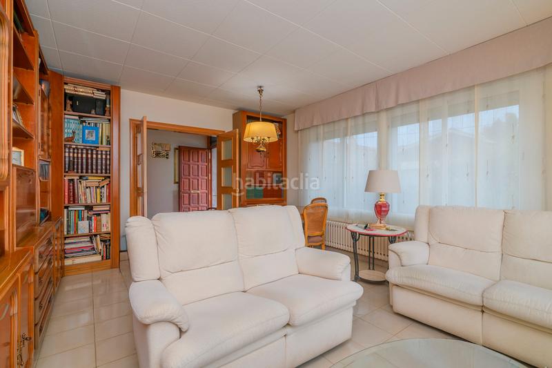 Foto 538cb625-0231-48d8-a284-25f866f405c6. House with heating parking in Passeig Maragall Gavà