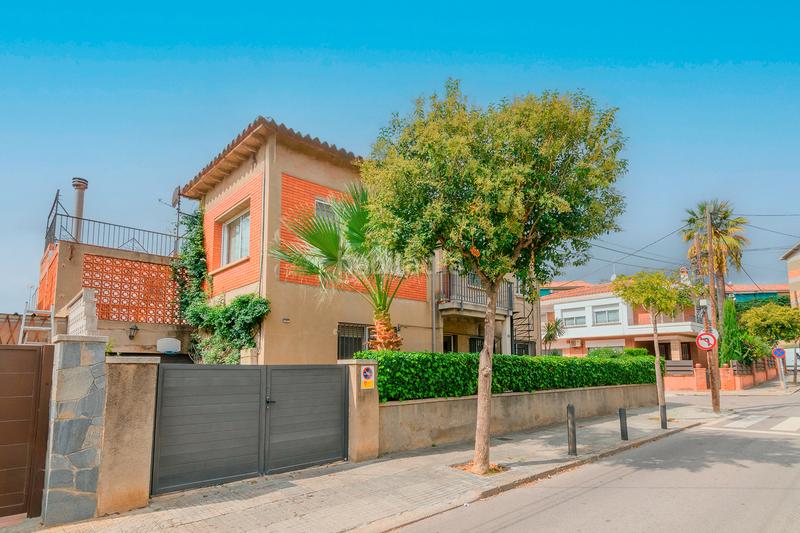 Foto 16cc8fb1-0021-4199-a3bd-468da21f8359. Maison avec chauffage parking dans Passeig Maragall Gavà