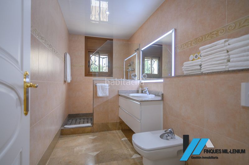 Foto 4c50ed93-43a1-4f98-9073-d46a5bff0a71. Casa amb calefacció aparcament a Passeig Maragall Gavà