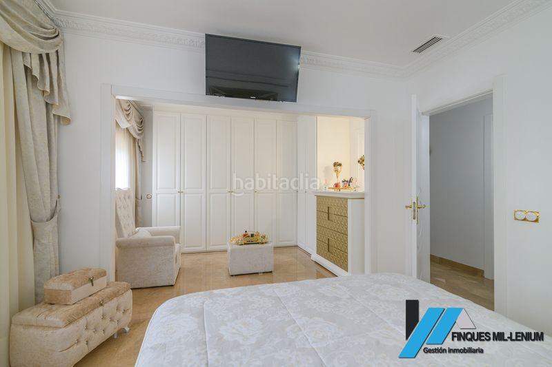 Foto ae0a8c1e-3613-4f88-aae9-d420ce38d1f1. Casa amb calefacció aparcament a Passeig Maragall Gavà