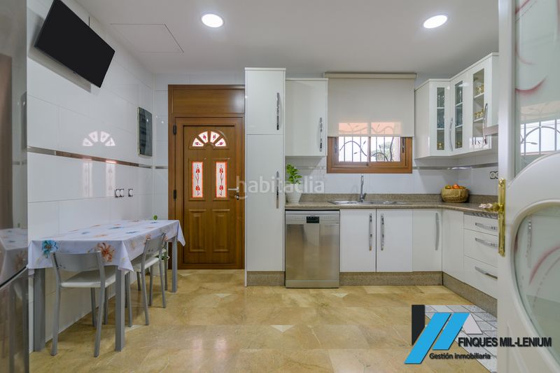 Foto d8639e84-f8ec-471e-b7cb-5e0b7d54e08a. Casa amb calefacció aparcament a Passeig Maragall Gavà