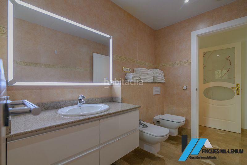 Foto f195c152-cb5b-445d-8870-5dcca1273e3b. Casa amb calefacció aparcament a Passeig Maragall Gavà