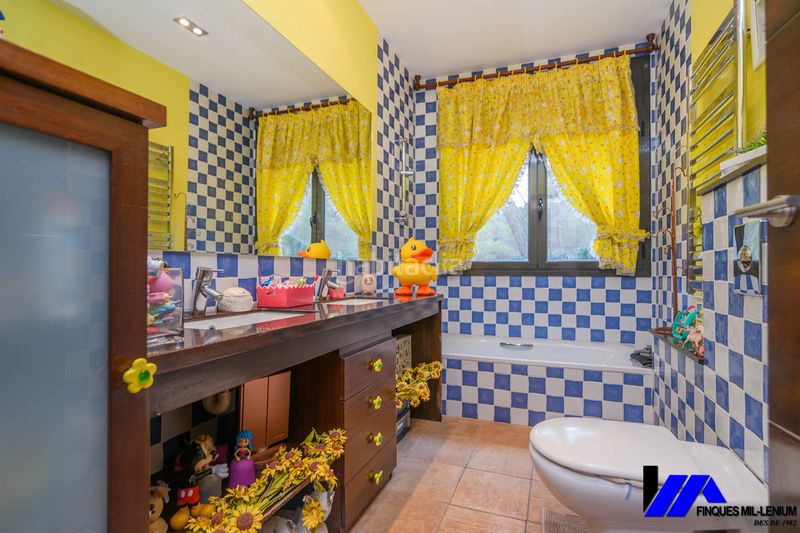 Foto ae74a850-9064-4d2c-83ec-544cdcbb36fb. Casa amb calefacció aparcament piscina a Begues