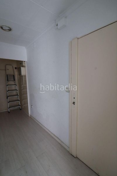 Foto 295eadb1-534e-4e24-ad79-551b4182a154. Local comercial a La Gavarra Cornellà de Llobregat