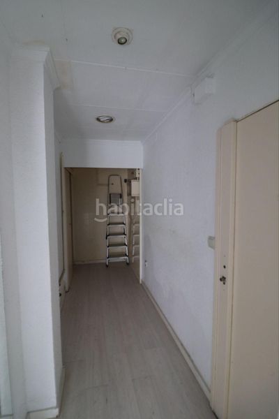 Foto 3f0faf01-2ca5-44df-9b61-0c2f25f583b1. Local comercial a La Gavarra Cornellà de Llobregat
