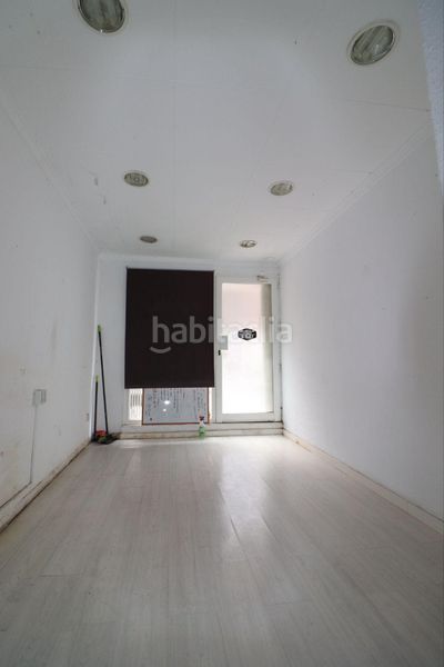 Foto 41b65c3d-2447-45c7-97c8-18d606ca6941. Local comercial a La Gavarra Cornellà de Llobregat