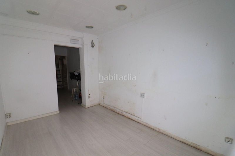 Foto b59263d1-556b-4b5d-acdd-d98525f54d51. Local comercial a La Gavarra Cornellà de Llobregat