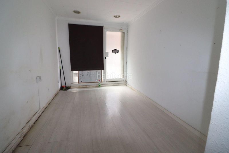 Foto c8f1fb25-3082-4431-b709-329cad9f3314. Local comercial a La Gavarra Cornellà de Llobregat