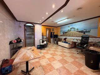 Local Comercial a La Gavarra. Local en cornella a la venta