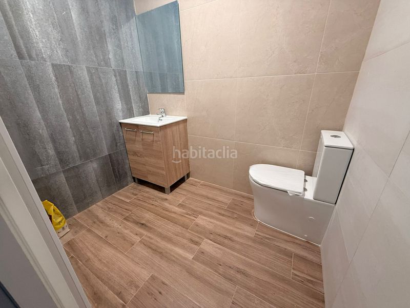 Foto d1f50733-248d-4d60-bc60-b7bfa311c62a. Local comercial a La Gavarra Cornellà de Llobregat