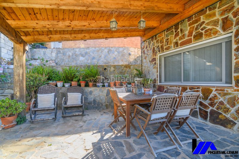 Foto b5c0bfa3-69a2-489c-8065-b3418aad00b9. Casa amb calefacció a Vallirana