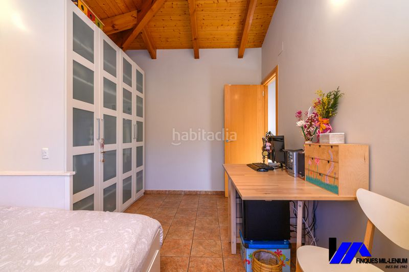Foto e69a73ee-cf6e-4ef2-a3a6-3ac54019bc5b. Casa amb calefacció a Vallirana