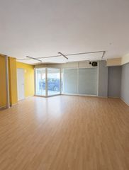 Business premise in Diagonal-Colomeres. Local comercial en venta de 150 m�