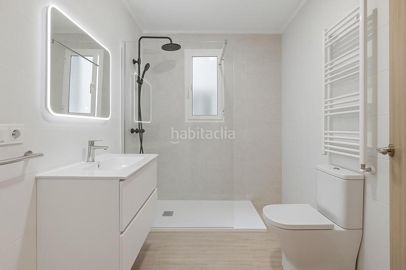Foto 1a0974f8-f1a0-4b51-9a30-9f4523b5216d. Piso amplio piso ideal familias o como inversión !!! en Málaga