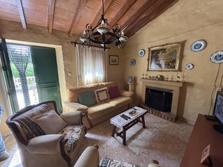 Bauernhof en Diseminado poligono 240 29. Casa r�stica con 8ha y envasadora de aceite con cartera de clien