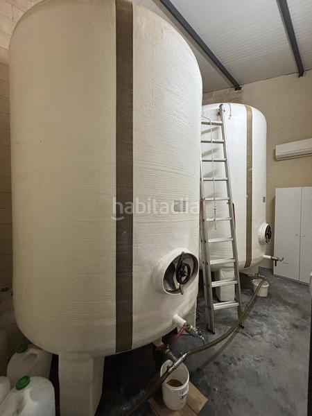 Foto b713b130-34df-44a5-b9bf-e6a405034c04. Masía en diseminado poligono 240 29 casa rústica con 8ha y envasadora de aceite con cartera de clientes en funcionamiento cerca en Antequera