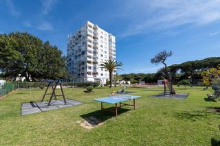 Apartamento en Calahonda. Apartamento reformado con vistas al mar y licencia turística en