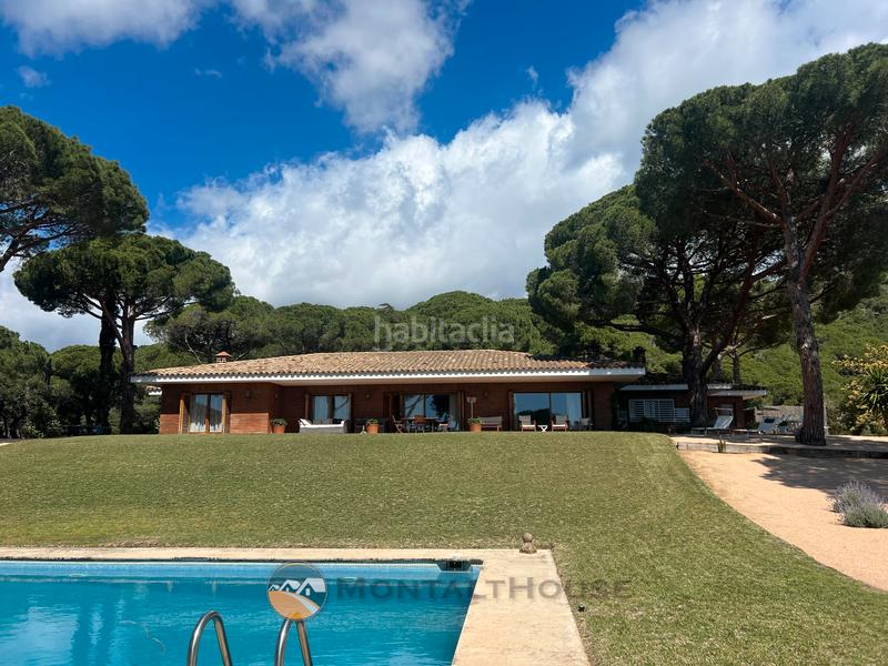 Foto b07ec2a9-30e0-4470-ac77-64310a421d99. Xalet amb xemeneia aparcament piscina a Rocaferrera Sant Andreu de Llavaneres