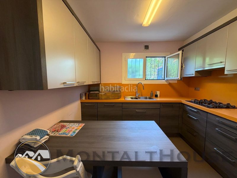Foto 4a1b9283-3616-4ce3-9df6-71997b127279. Casa amb xemeneia calefacció aparcament a Sant Vicenç Centre Sant Vicenç de Montalt
