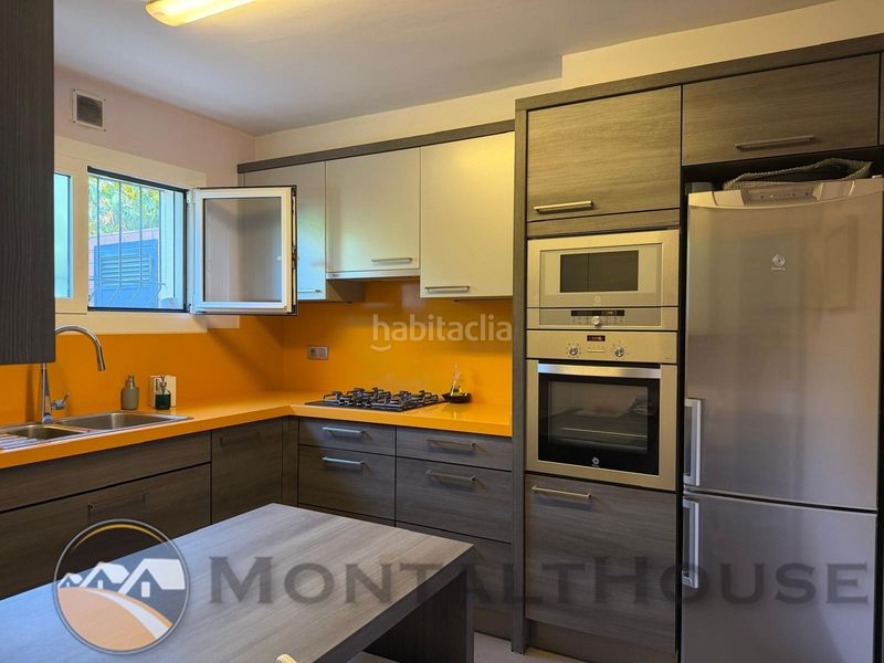 Foto d5cf8ed2-6bf4-4b3f-8e4c-eb0d97dff7f4. Casa amb xemeneia calefacció aparcament a Sant Vicenç Centre Sant Vicenç de Montalt