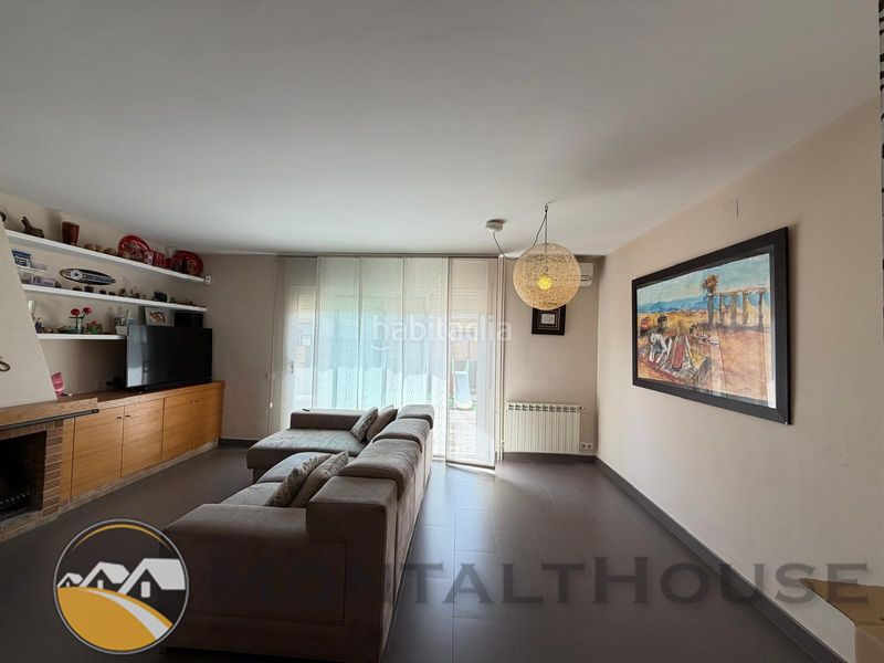 Foto dda16cb1-5bee-4051-9496-4ba14fc6f85c. Casa amb xemeneia calefacció aparcament a Sant Vicenç Centre Sant Vicenç de Montalt