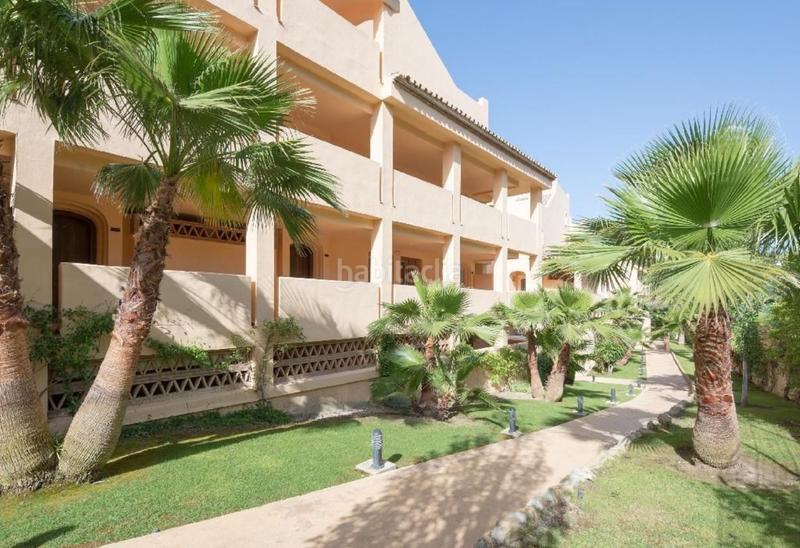 Foto 9f6203af-b713-4643-bb67-20895104779c. Erdgeschoss mit pool in Elviria Marbella