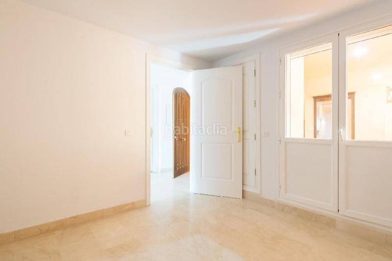 Foto f2e290d1-afd8-42d6-8585-f345fbc3964b. Erdgeschoss mit pool in Elviria Marbella