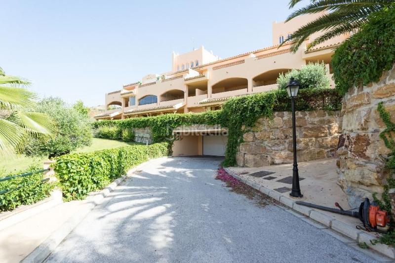 Foto fc2b7fb8-6c05-4bd8-97f8-5a6a59c43909. Ground floor with pool in Elviria Marbella