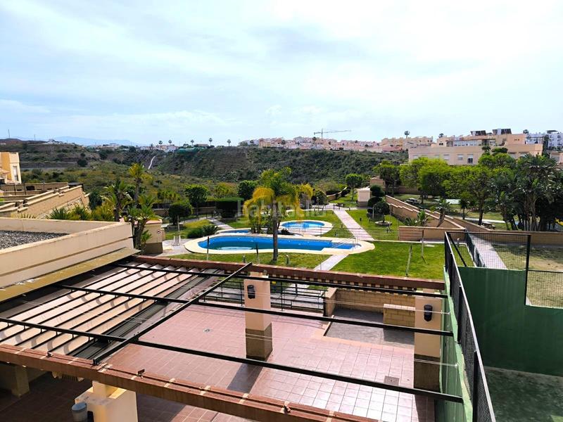 Foto 50263645-ddd1-4705-a590-bbea03442ec3. Casa adossada amb aparcament piscina a Almayate Bajo