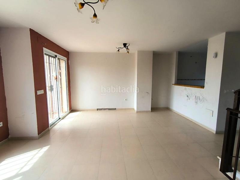 Foto 6af8b412-a576-4a20-81f3-ab38c8325898. Casa adossada amb aparcament piscina a Almayate Bajo